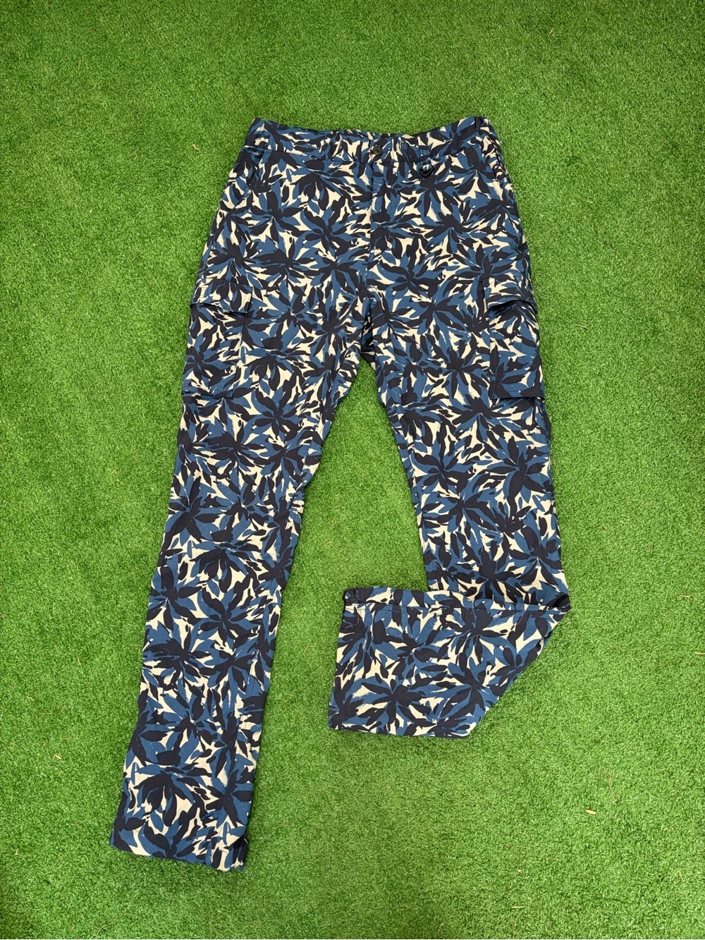 Women’s Blue Leaf-Print Casual Pants